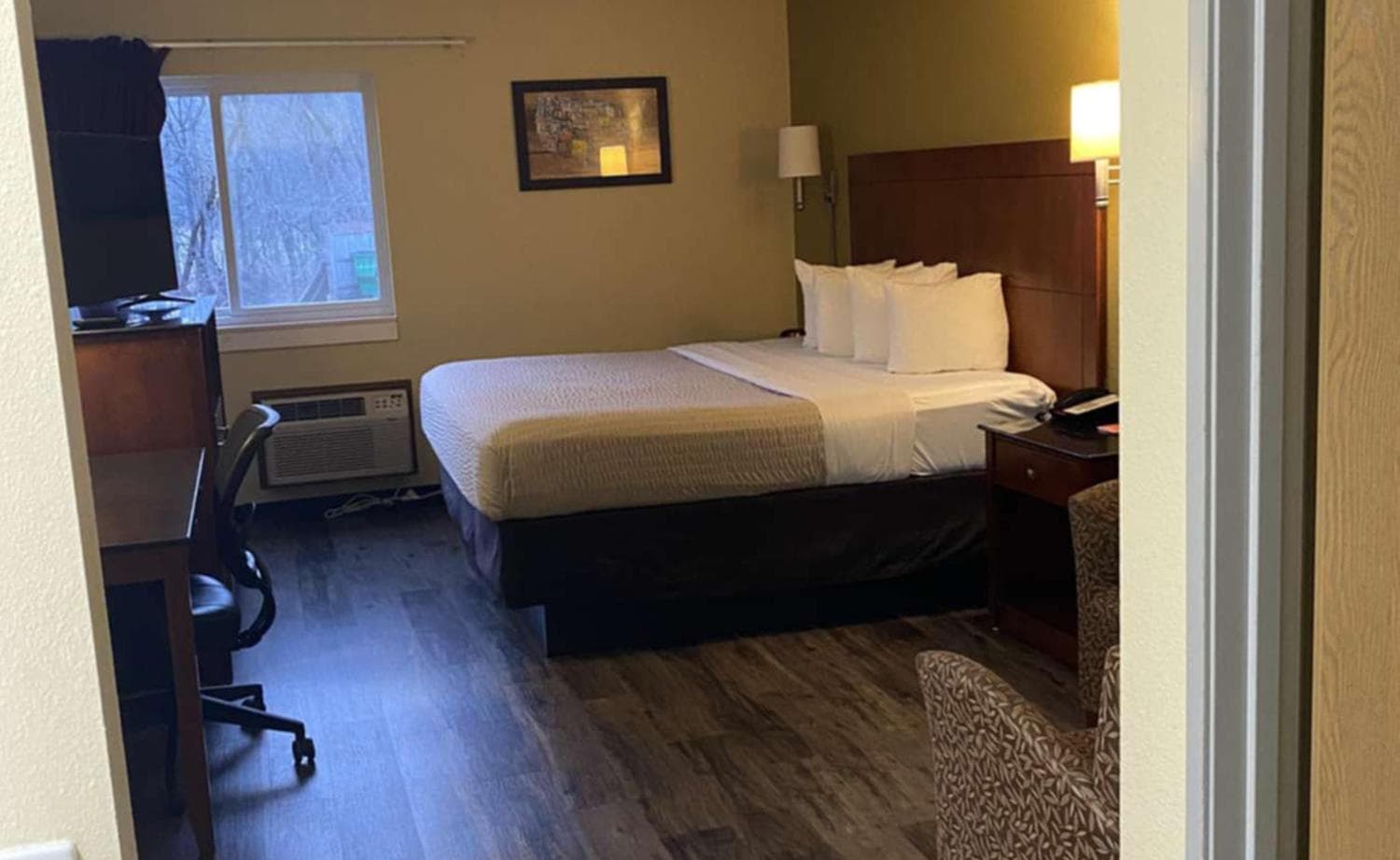 Coratel Inn and Suites By Jasper River Falls gallery photo in River Falls, WI — image 11