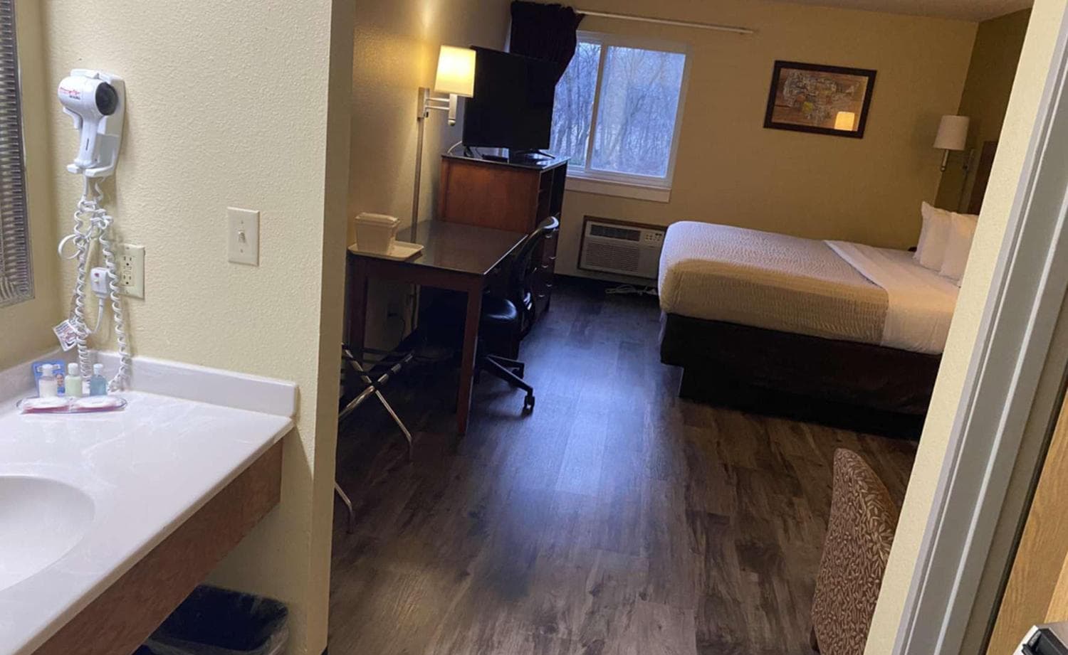 Coratel Inn and Suites By Jasper River Falls gallery photo in River Falls, WI — image 14