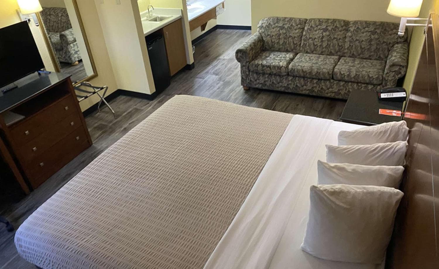 Coratel Inn and Suites By Jasper River Falls gallery photo in River Falls, WI — image 10