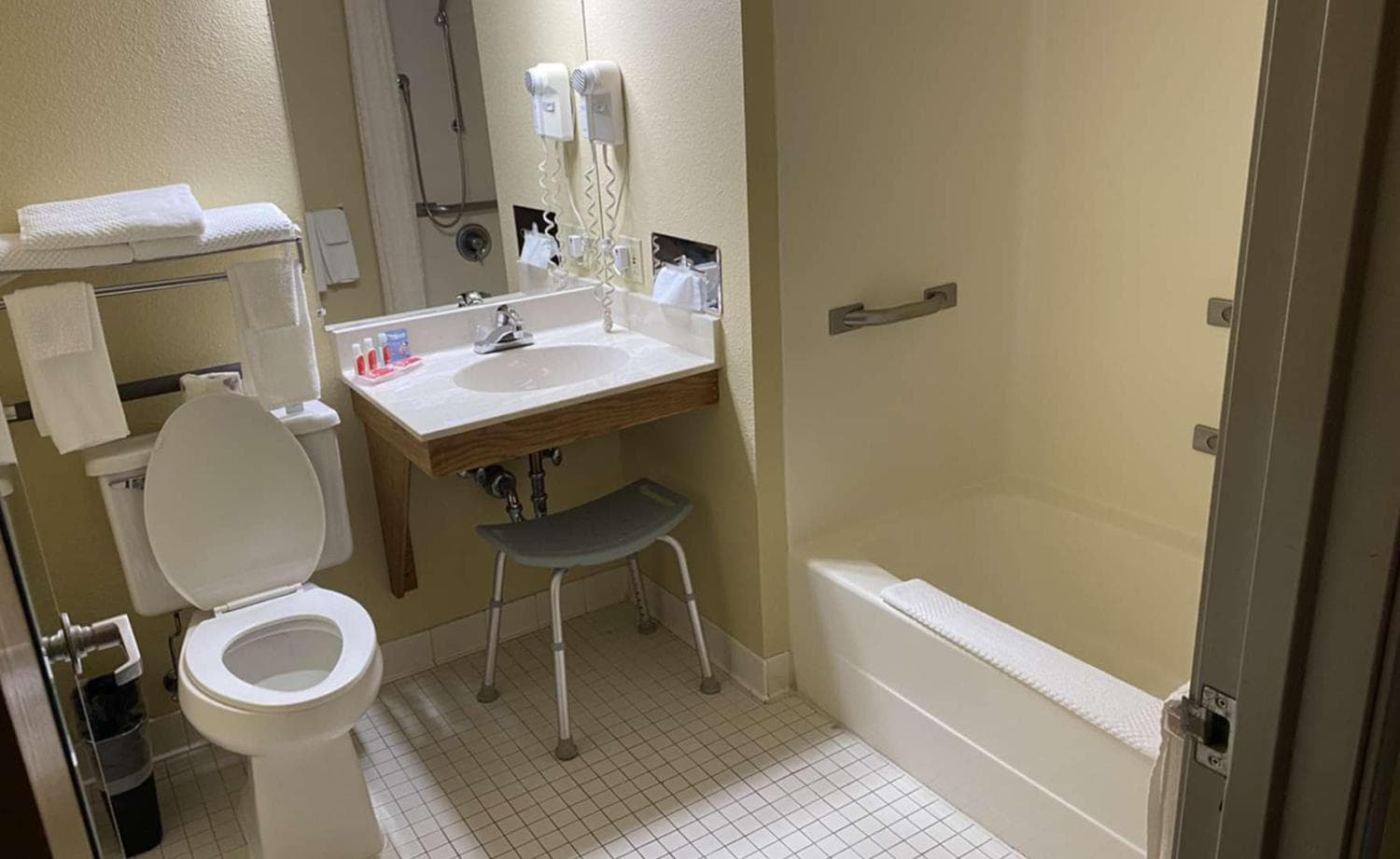 Coratel Inn and Suites By Jasper River Falls gallery photo in River Falls, WI — image 18