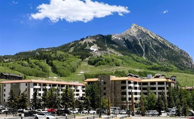 Grand Lodge Condo interior in Crested Butte, CO — gallery photo 2