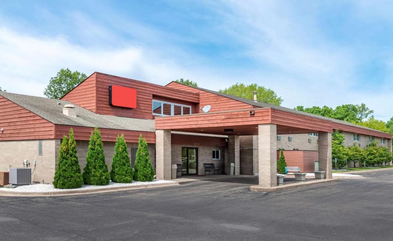 Coratel Inn and Suites By Jasper River Falls featured exterior or lobby in River Falls, WI — similar hotel