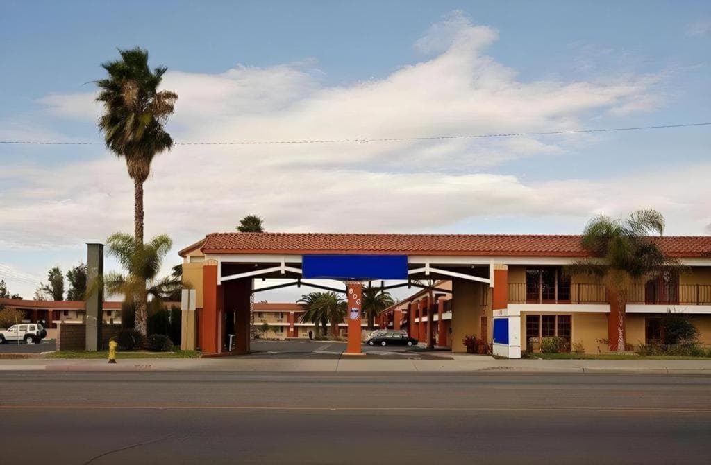Days Inn by Wyndham Hemet gallery photo in Hemet, CA — image 5