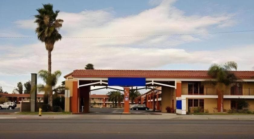Days Inn by Wyndham Hemet gallery photo in Hemet, CA — image 24