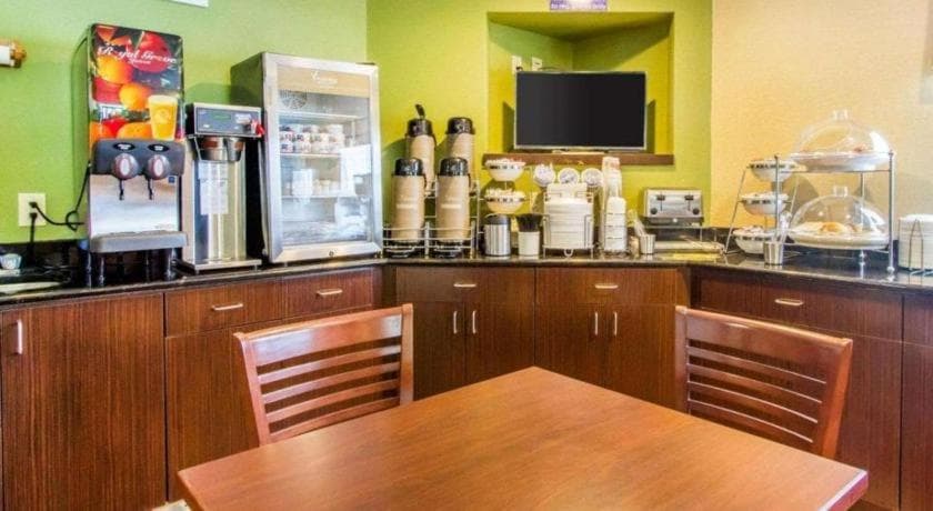Econo Lodge Amarillo East interior in Amarillo, TX — gallery photo 2