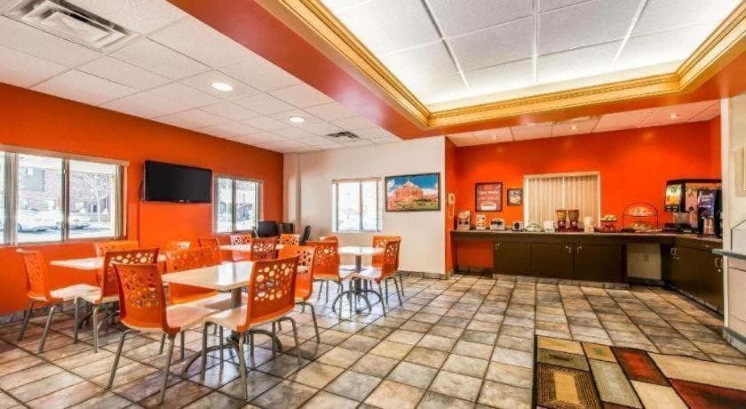 Econo Lodge Johnstown Downtown interior in Johnstown, PA — gallery photo 2