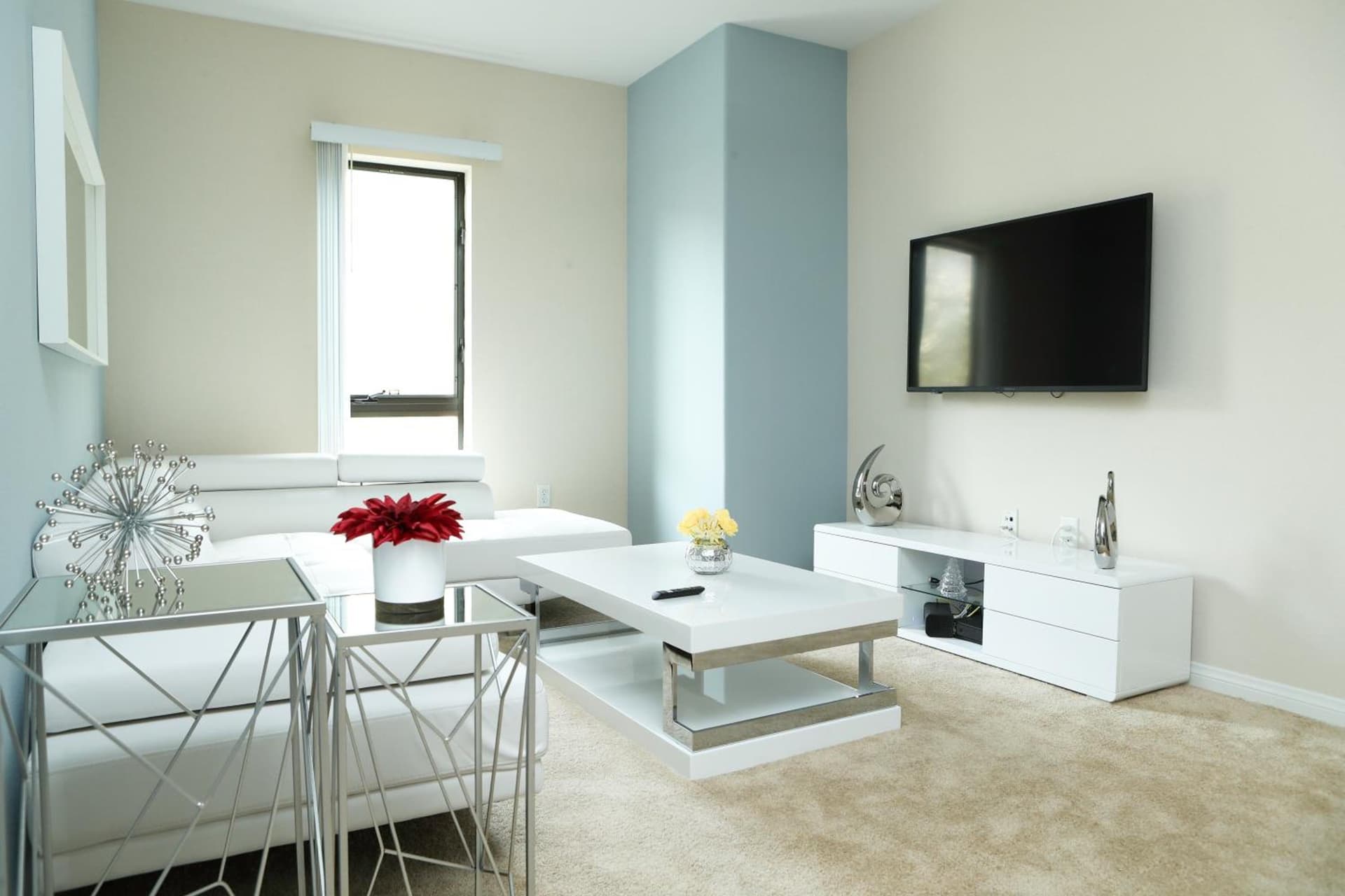 Amazing Apartments near the grove interior in Los Angeles, CA — gallery photo 2