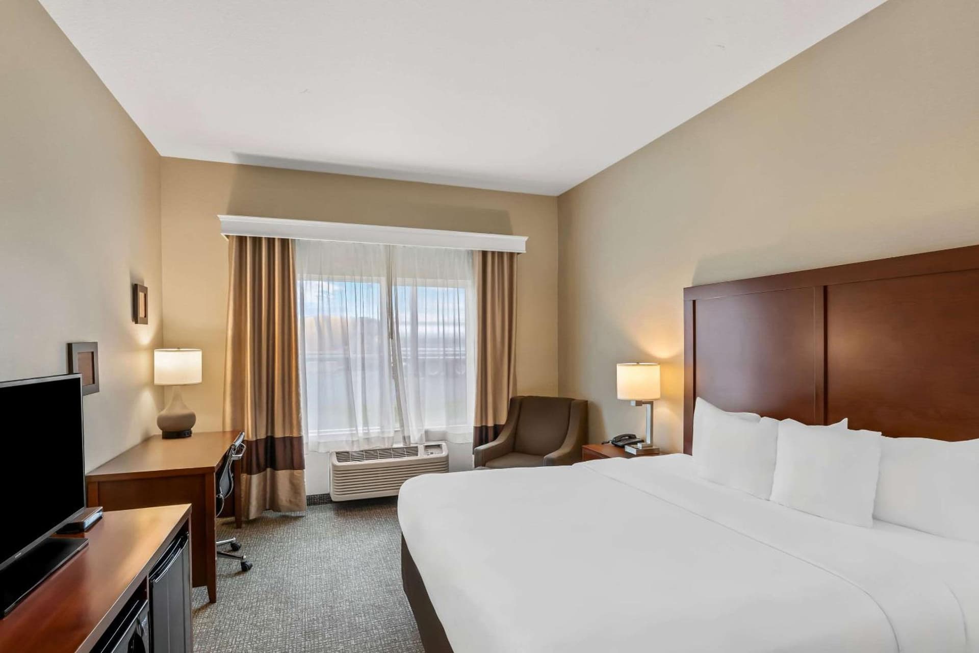 Comfort Inn & Suites Hermiston South interior in Hermiston, OR — gallery photo 2