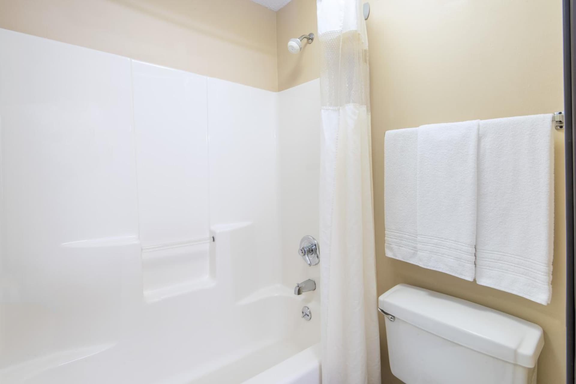 Days Inn by Wyndham Wooster gallery photo in Wooster, OH — image 7