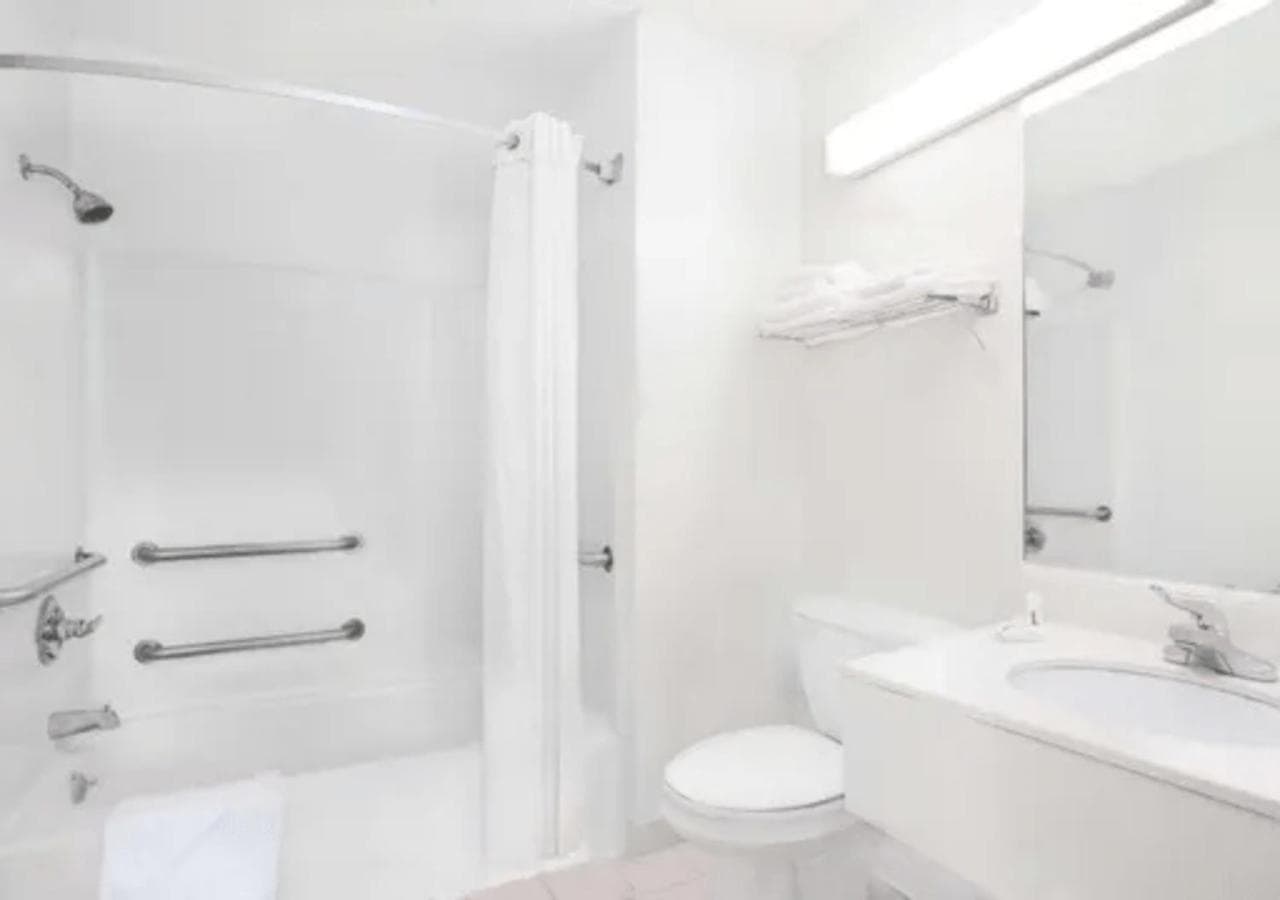The Sullivan Inn interior in Monticello, NY — gallery photo 2
