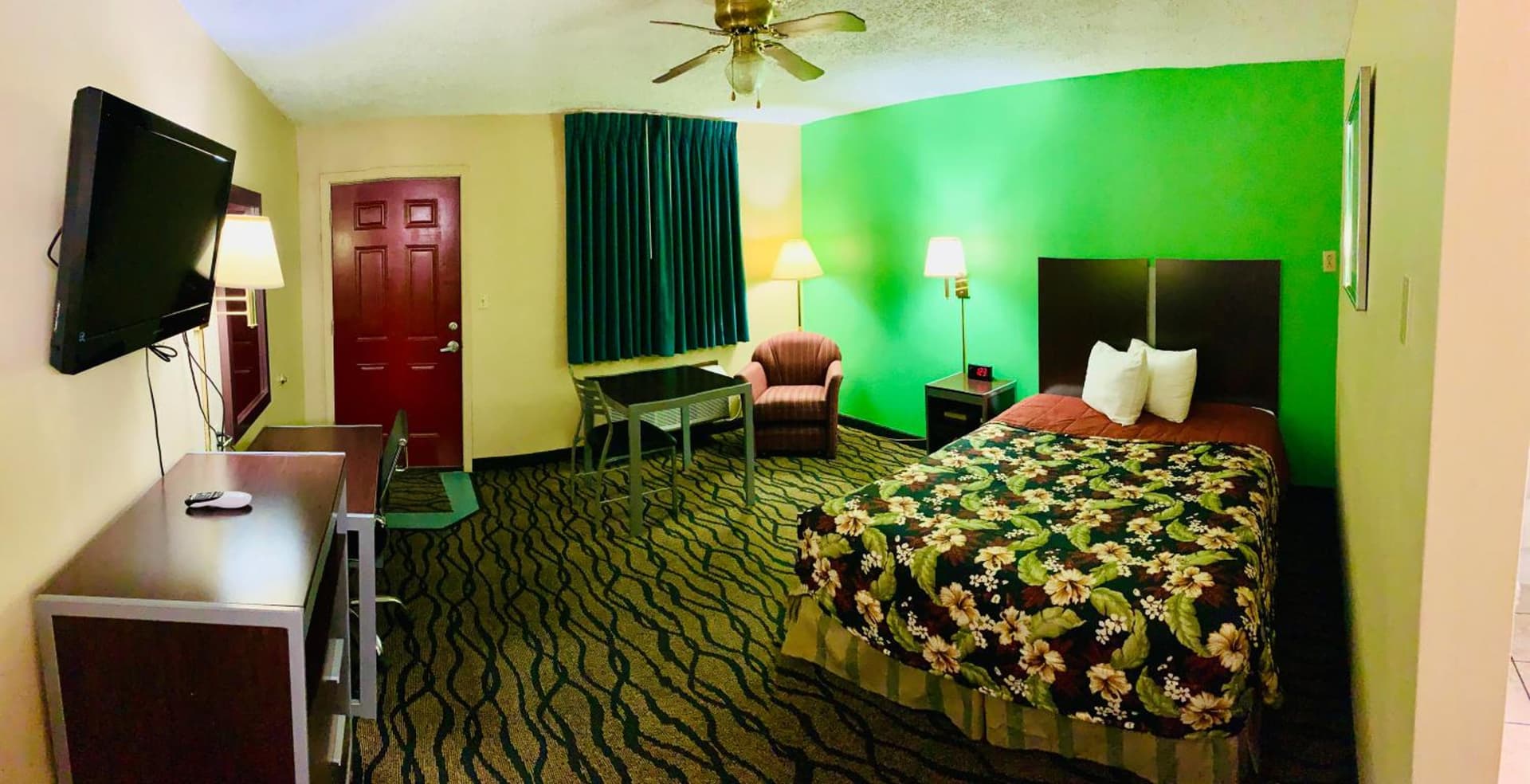 Thunderbird Inn interior in Liberal, KS — gallery photo 2