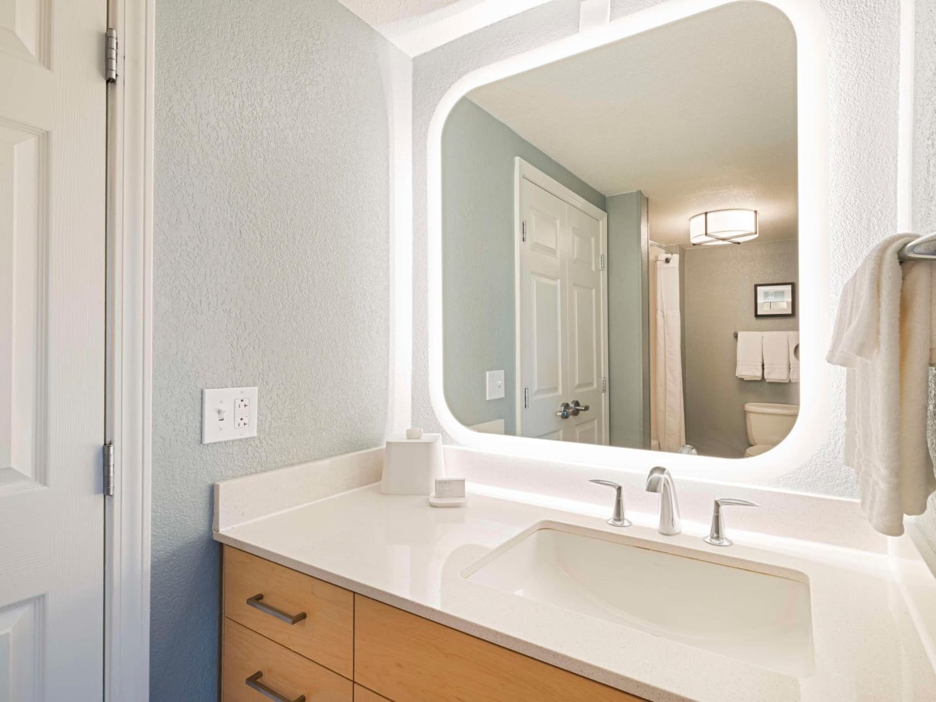 Homewood Suites by Hilton Parsippany-Troy Hills interior in Parsippany, NJ — gallery photo 2
