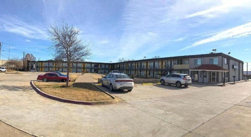 Best Value Inn Garland interior in Garland, TX — gallery photo 2