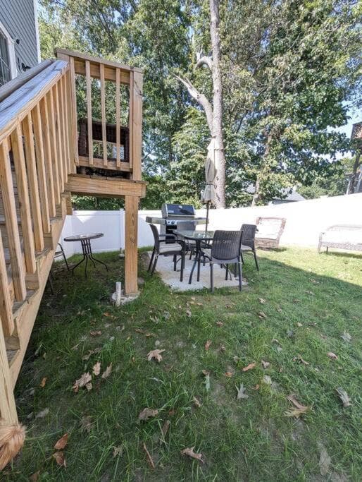 New House fenced inn yard Pet and family friendly — hotel in Worcester, Massachusetts