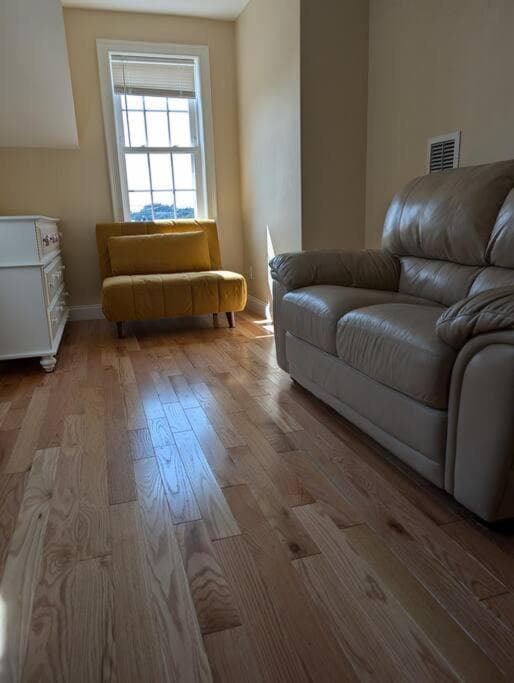 New House fenced inn yard Pet and family friendly gallery photo in Worcester, MA — image 44