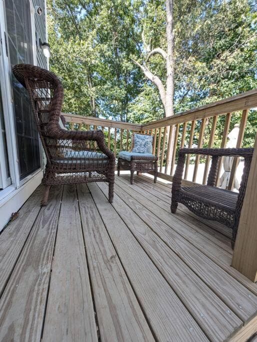 New House fenced inn yard Pet and family friendly gallery photo in Worcester, MA — image 4