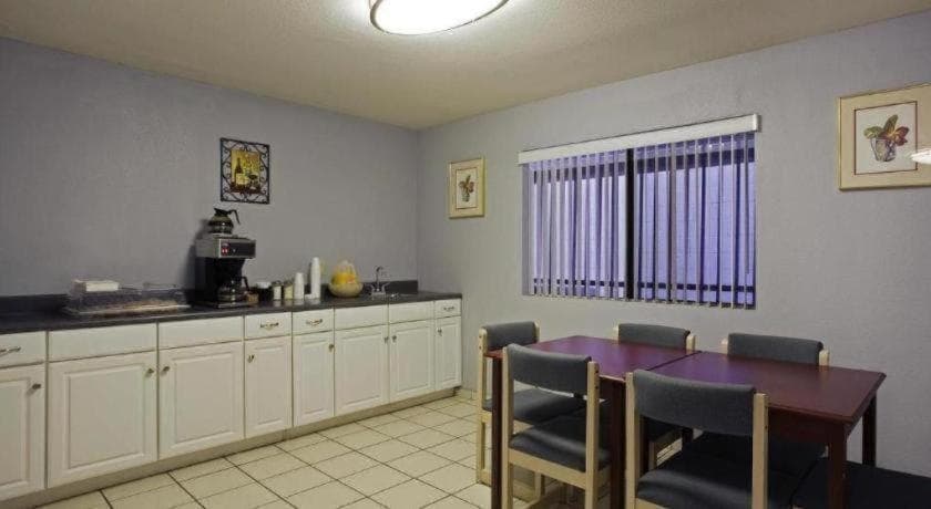 Days Inn by Wyndham Hemet interior in Hemet, CA — gallery photo 2