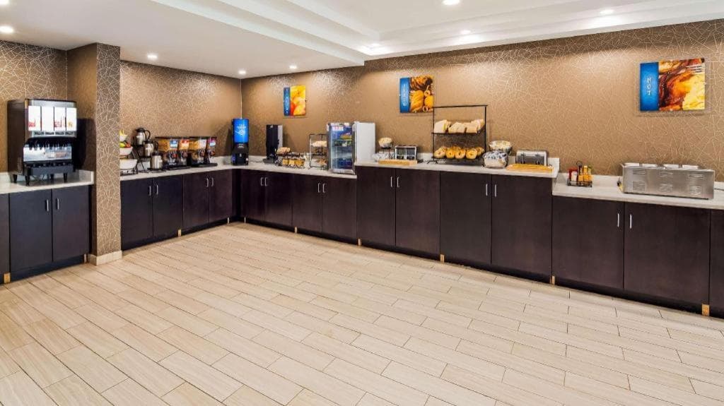 Best Western Plus Chelmsford Inn property views in Chelmsford — gallery photo 3