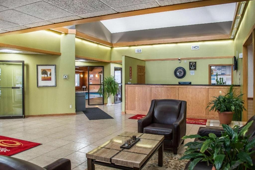 Econo Lodge interior in River Falls, WI — gallery photo 2
