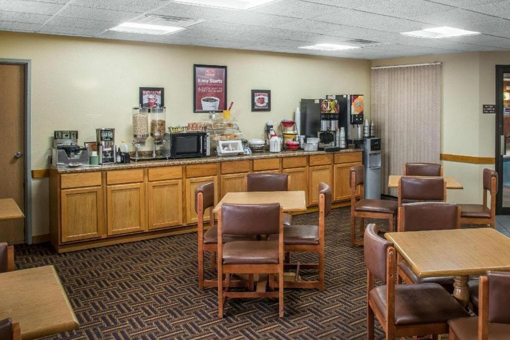 Econo Lodge property views in River Falls, WI — gallery photo 3