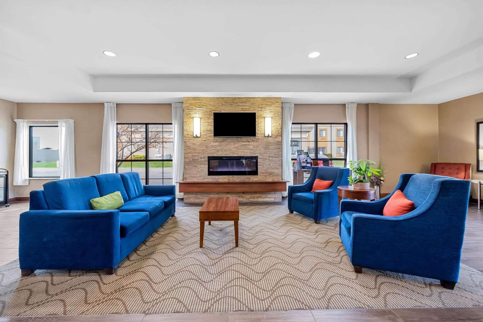 Comfort Inn & Suites West - Medical Center property views in Rochester, MN — gallery photo 3