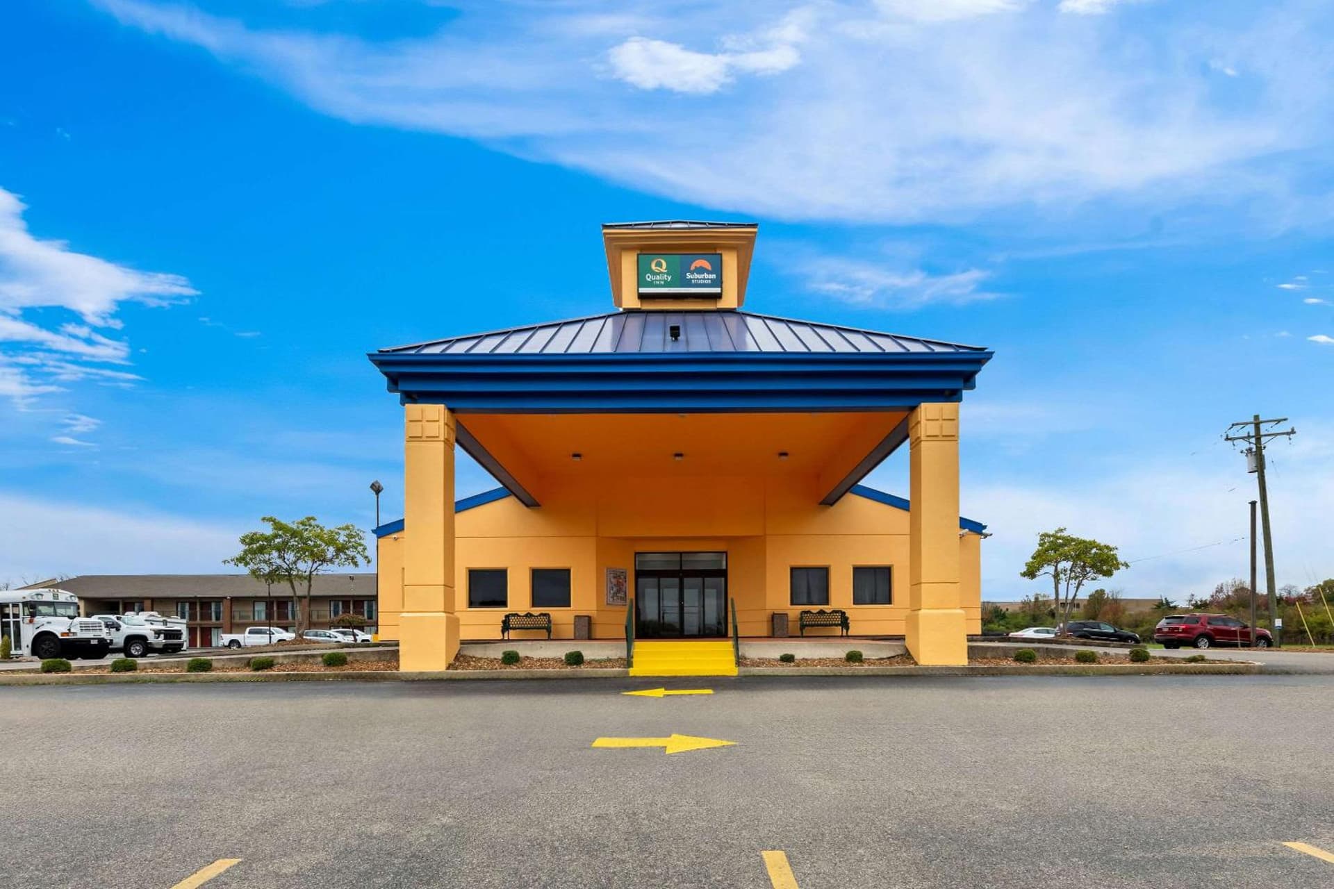 Suburban Studios Mason Near Kings Island featured exterior or lobby in Mason, OH — similar hotel