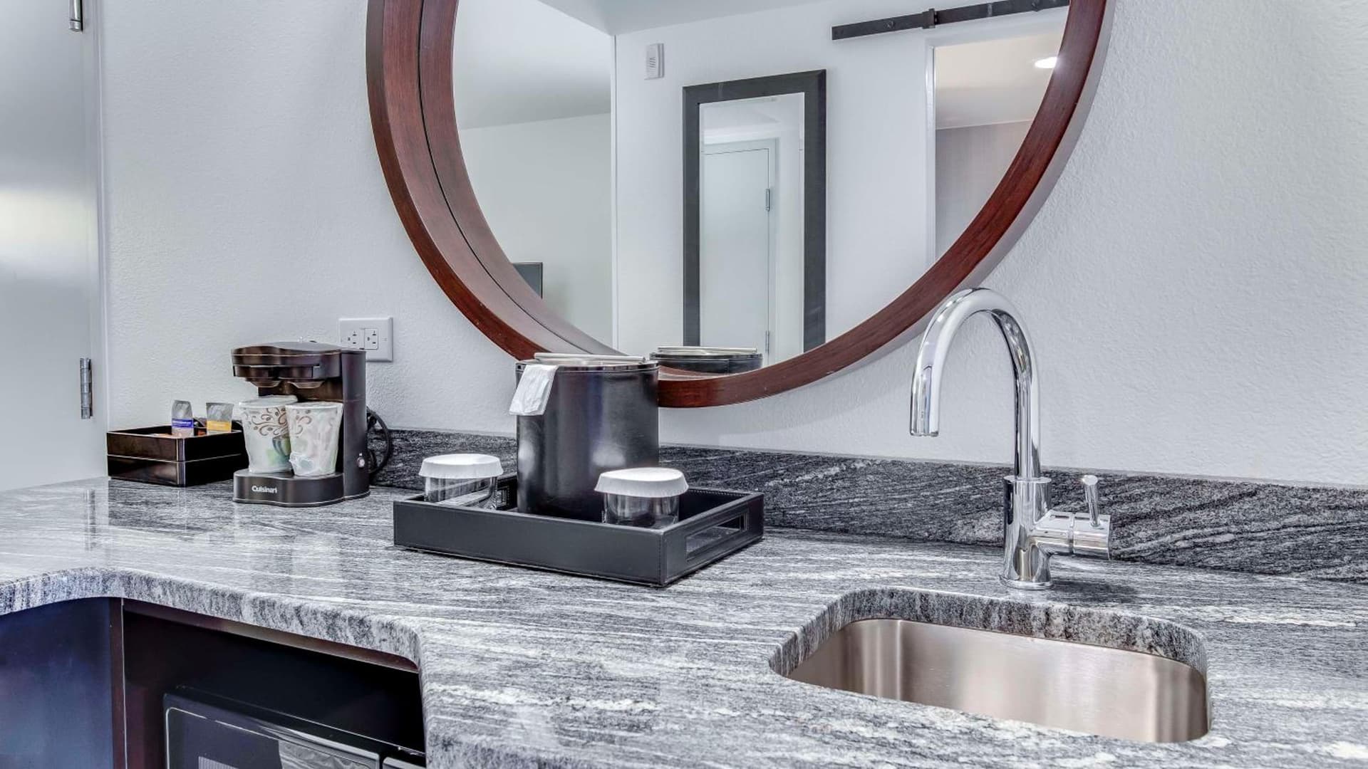 Embassy Suites by Hilton Louisville East gallery photo in Louisville, KY — image 6