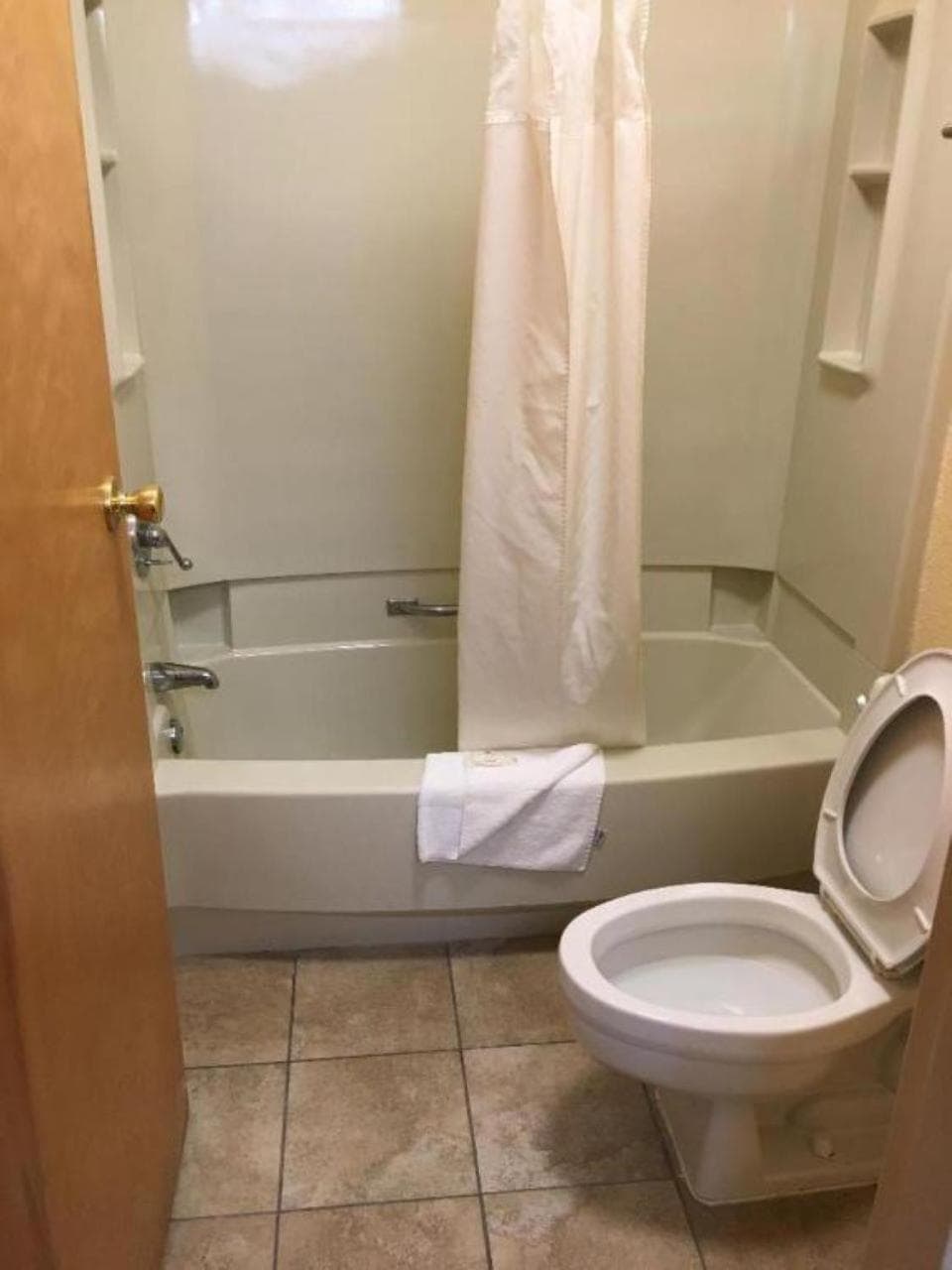 Quality Suites Hickory South gallery photo in Hickory, NC — image 32