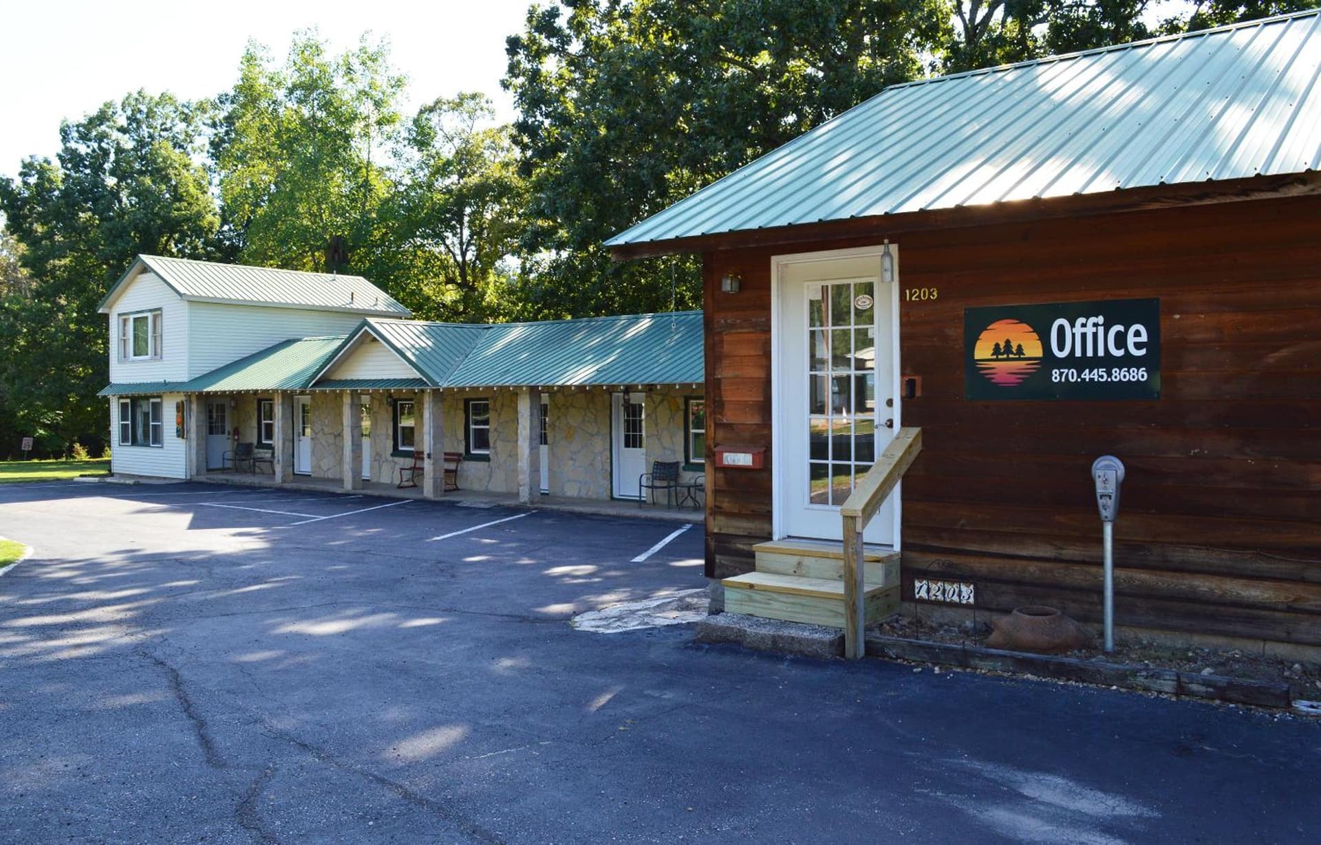 Lake River Lodge interior in Bull Shoals, AR — gallery photo 2