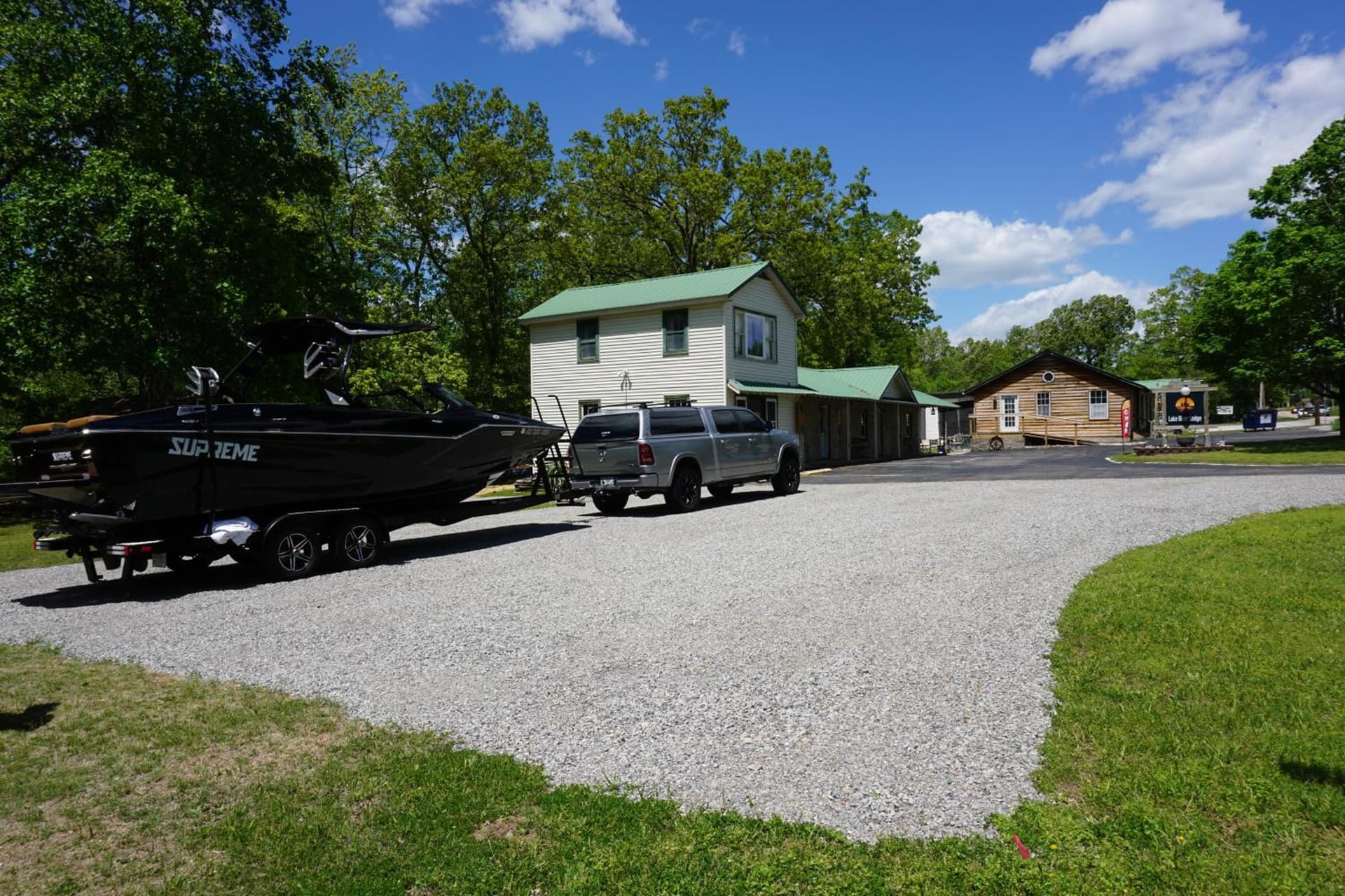 Lake River Lodge property views in Bull Shoals, AR — gallery photo 3