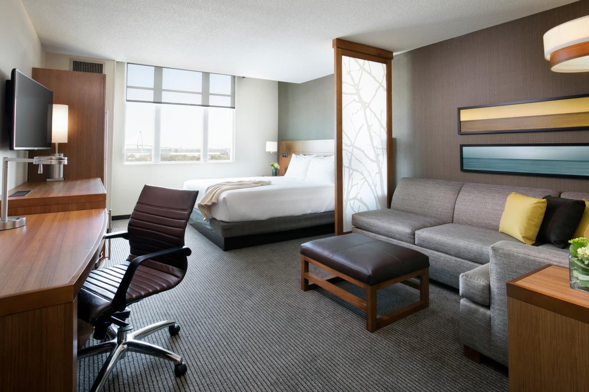 The Lowline Hotel, part of JdV by Hyatt gallery photo in Charleston, SC — image 24