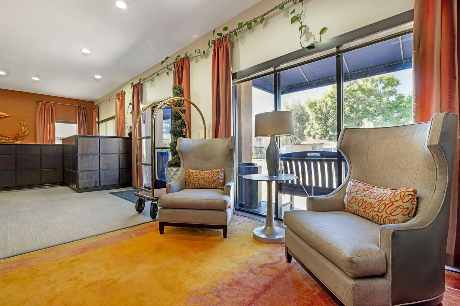 Best Western Royal Palace Inn & Suites property views in Los Angeles, CA — gallery photo 3
