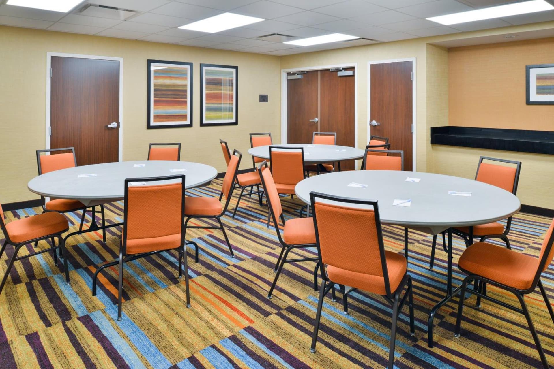 Fairfield Inn and Suites by Marriott Rochester West/Greece interior in Rochester, NY — gallery photo 2