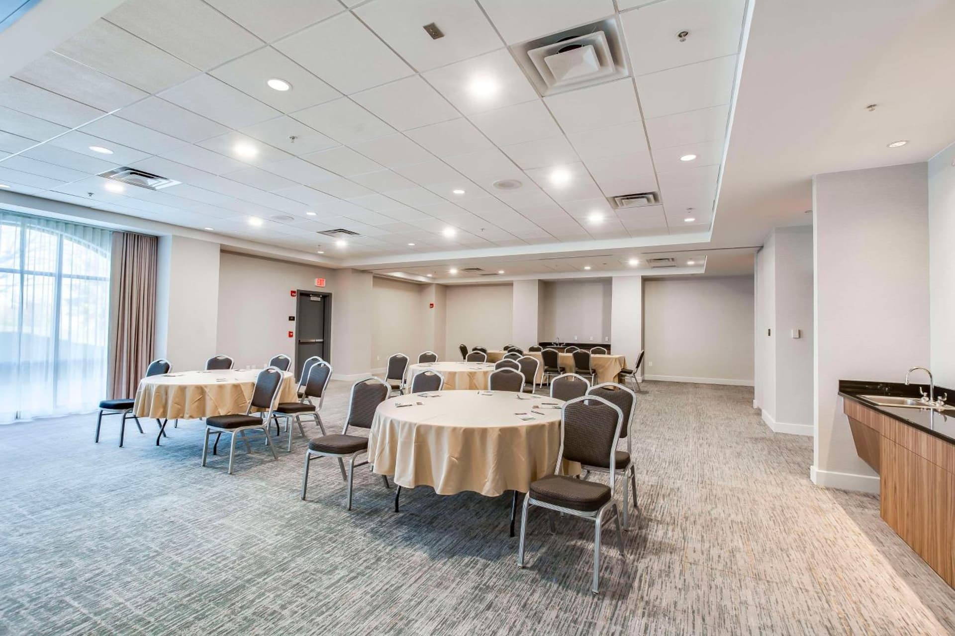 Embassy Suites by Hilton Louisville East gallery photo in Louisville, KY — image 10