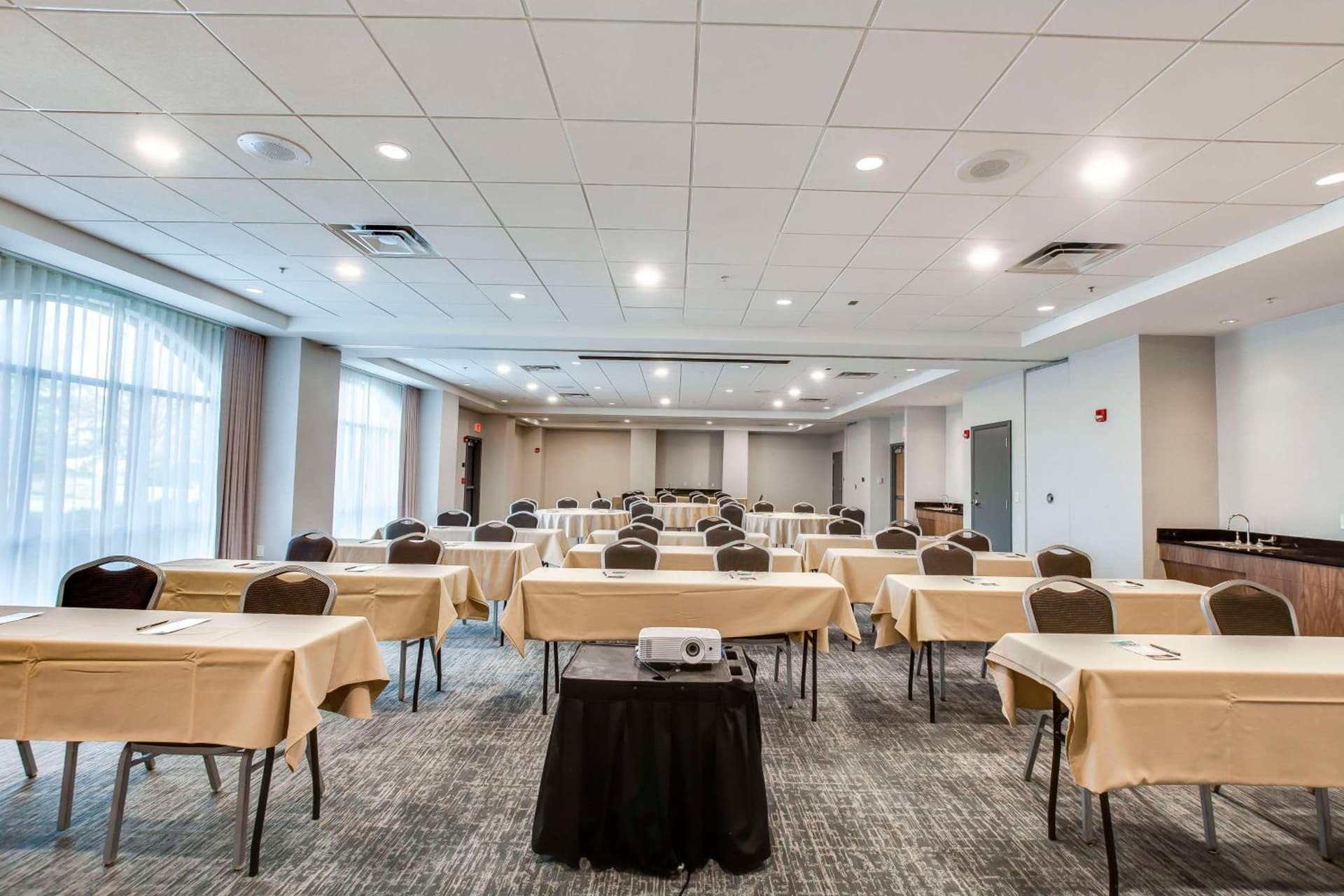 Embassy Suites by Hilton Louisville East gallery photo in Louisville, KY — image 119