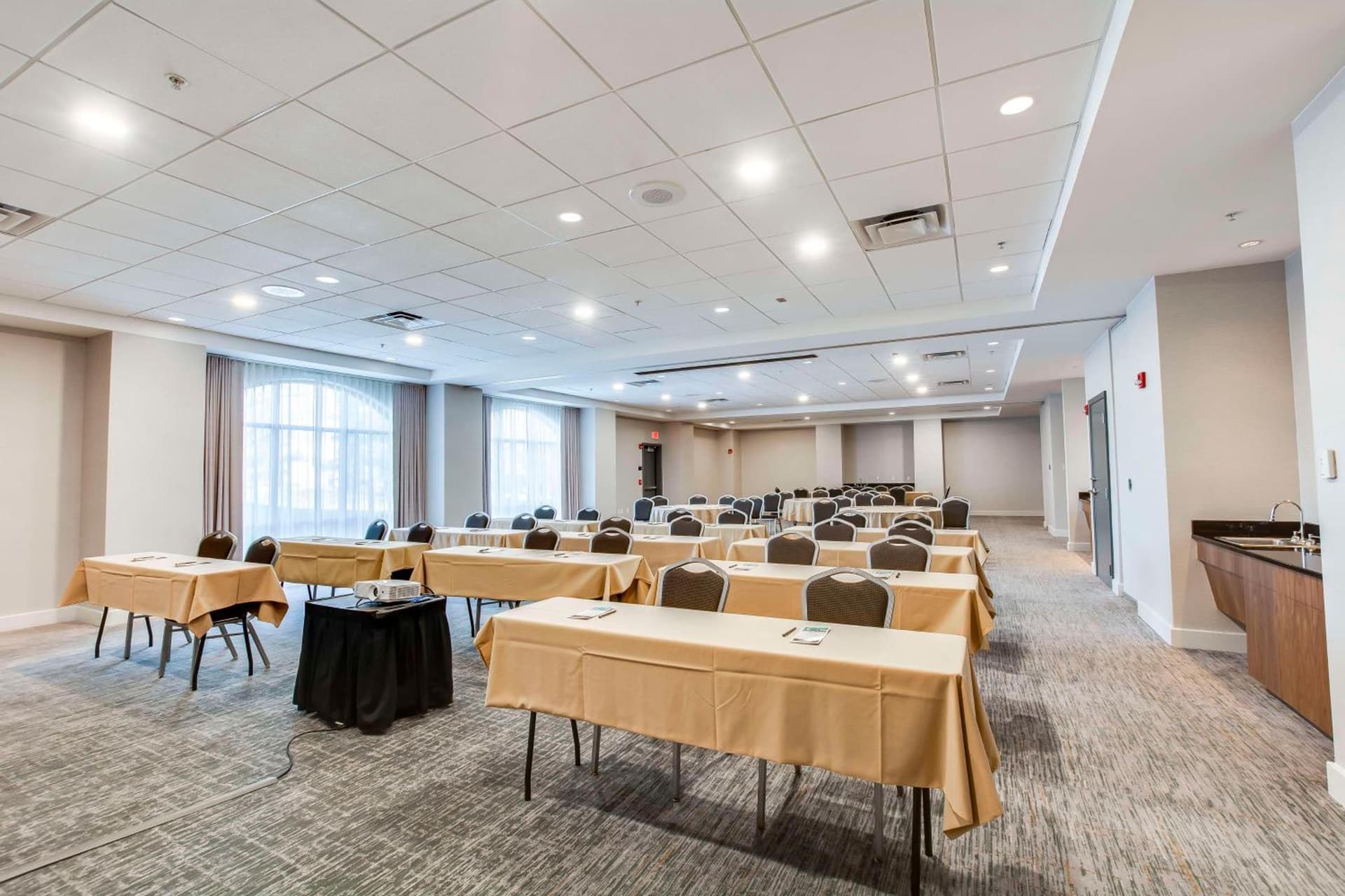 Embassy Suites by Hilton Louisville East gallery photo in Louisville, KY — image 123