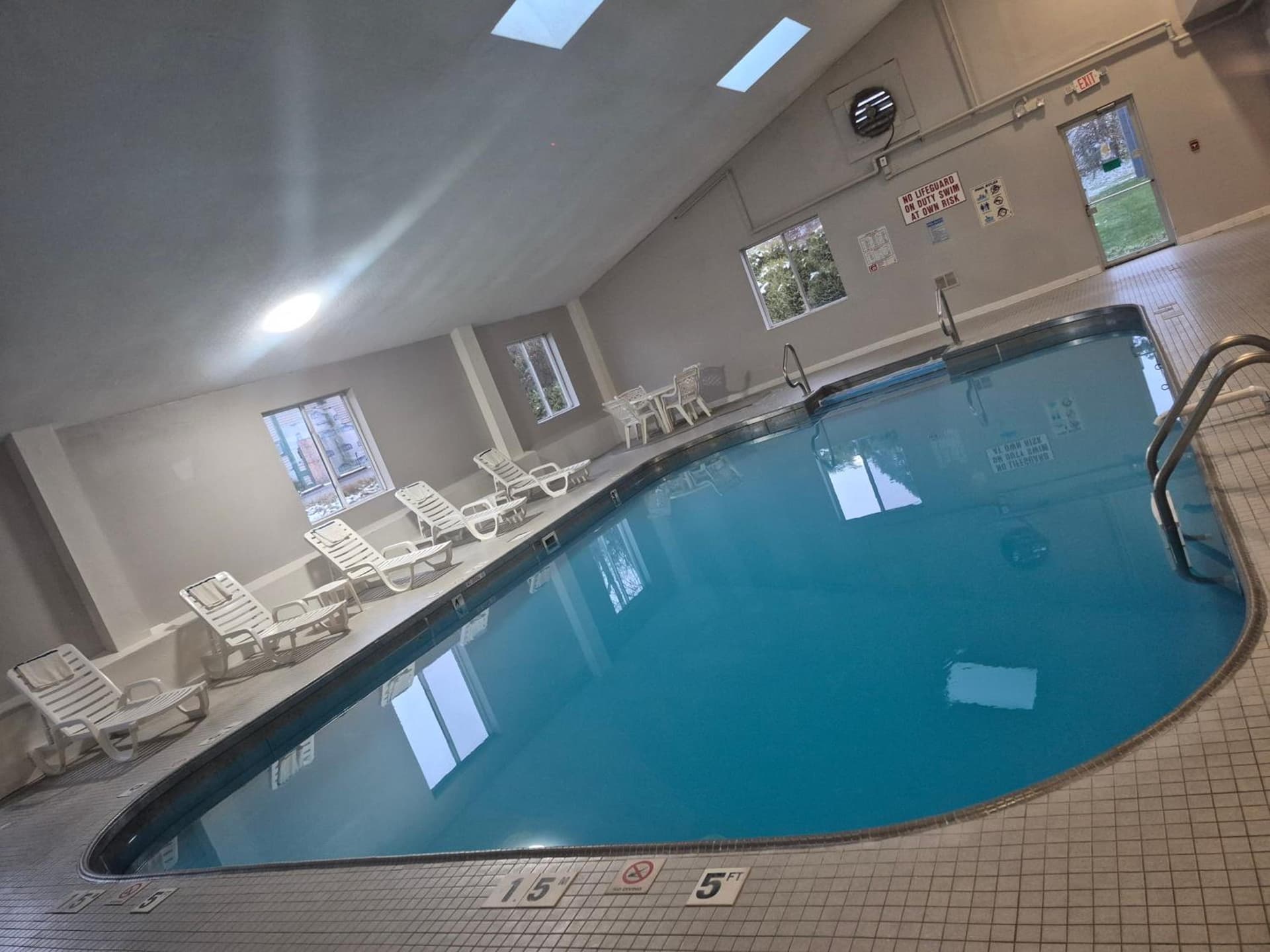 Country Inn & Suites by Radisson, Battle Creek, MI interior in Battle Creek, MI — gallery photo 2