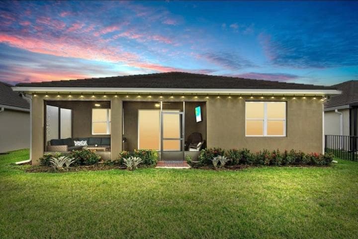 Cozy Waterfront Paradise, Private Room property views in Port Saint Lucie — gallery photo 3