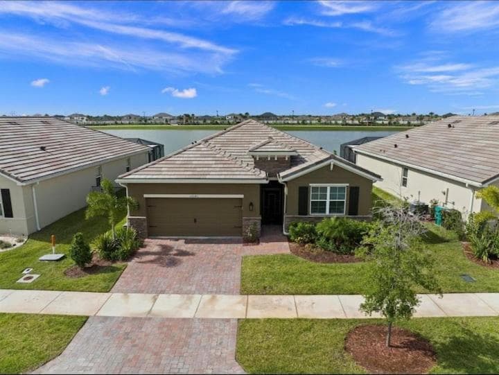 Cozy Waterfront Paradise, Private Room featured exterior or lobby in Port Saint Lucie — similar hotel