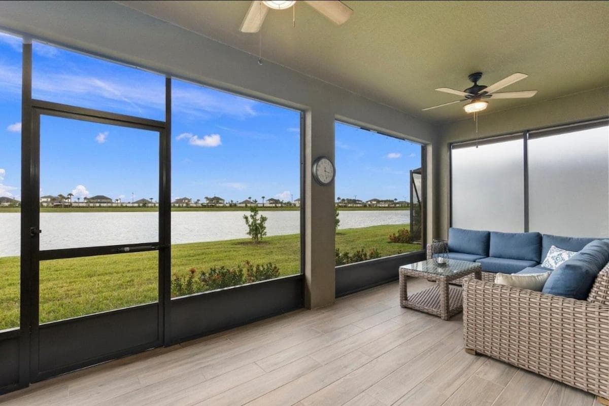 Cozy Waterfront Paradise, Private Room interior in Port Saint Lucie — gallery photo 2