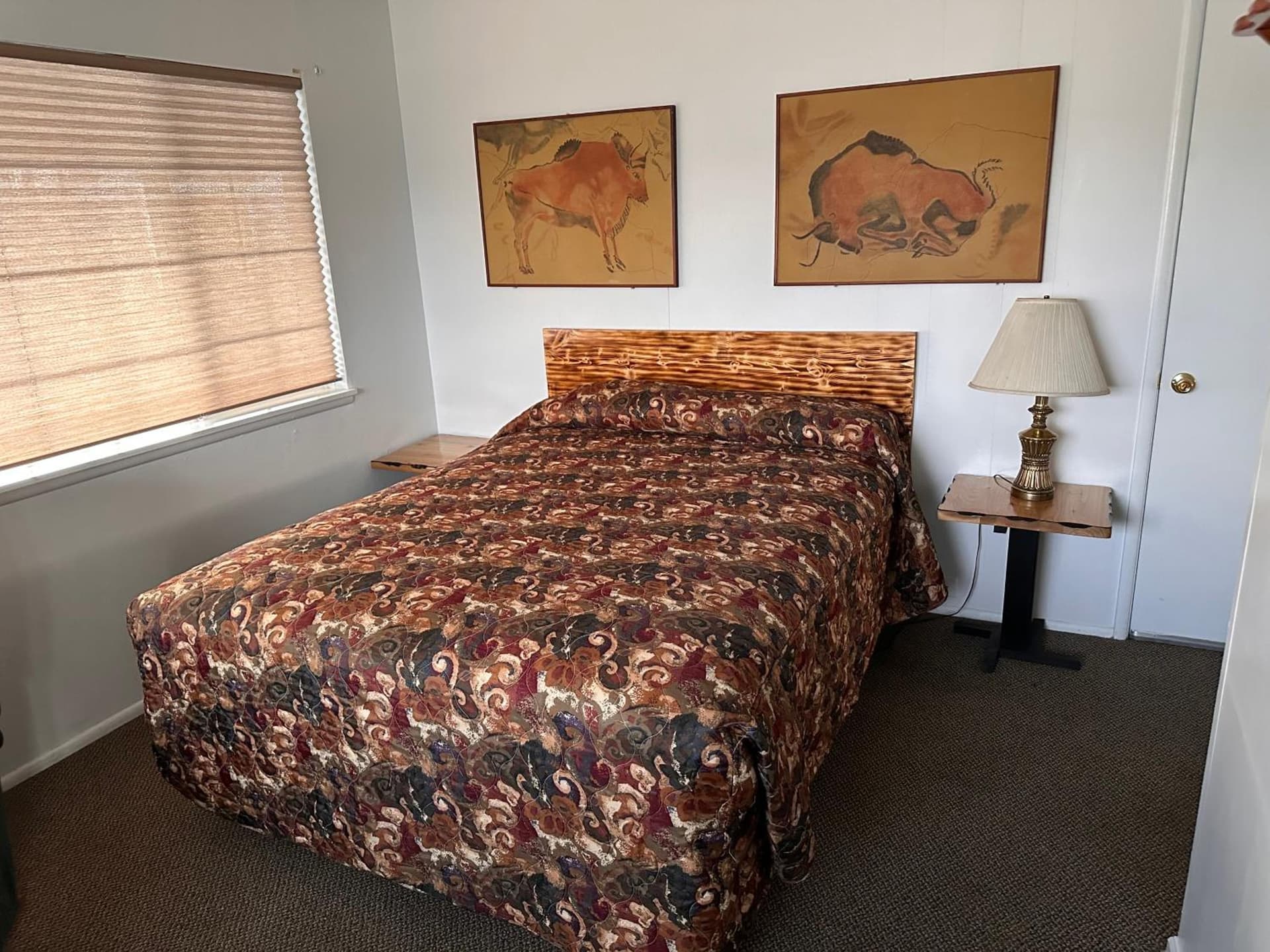 Rim Rock Motel featured exterior or lobby in Alturas, CA — similar hotel