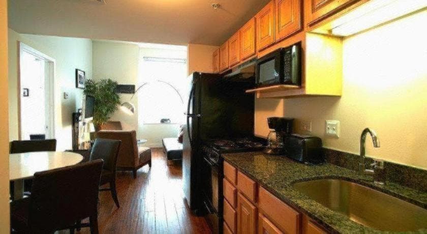 The Chicago Hotel Collection Millennium Park property views in Chicago, IL — gallery photo 3