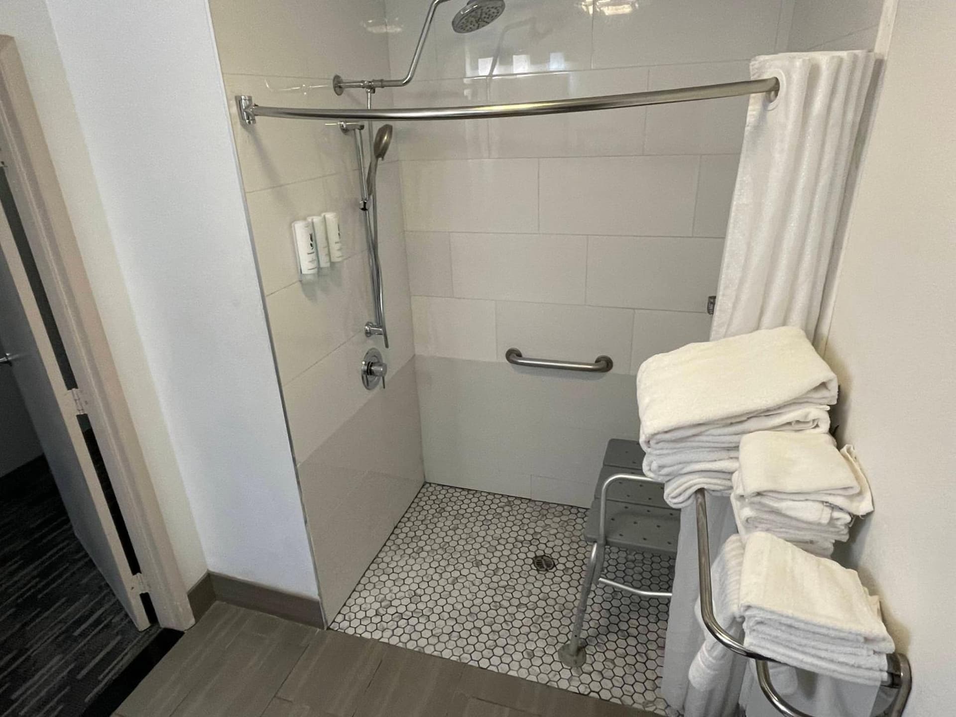 Country Inn & Suites by Radisson, Bakersfield, CA gallery photo in Bakersfield, CA — image 16