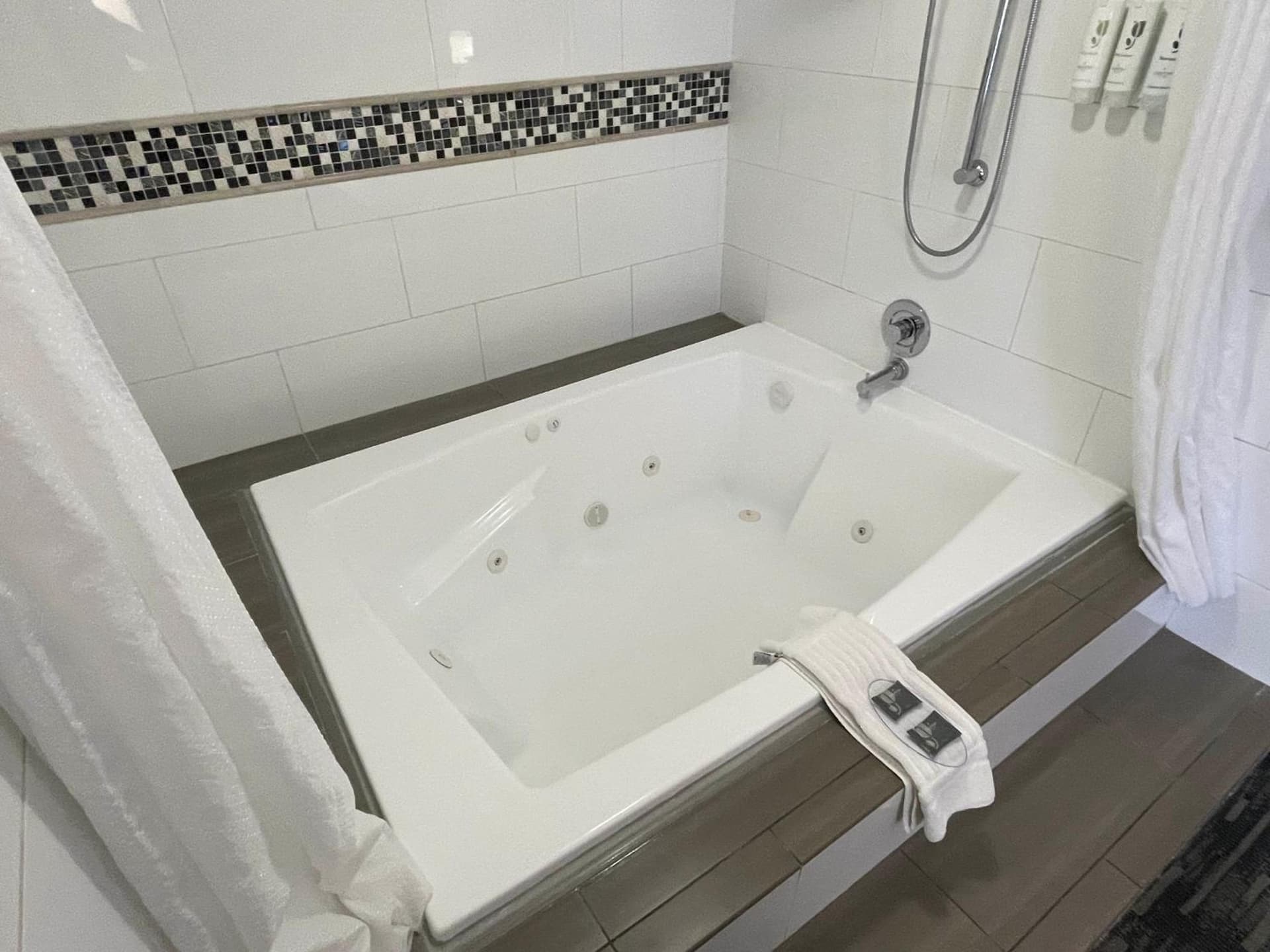 Country Inn & Suites by Radisson, Bakersfield, CA gallery photo in Bakersfield, CA — image 6