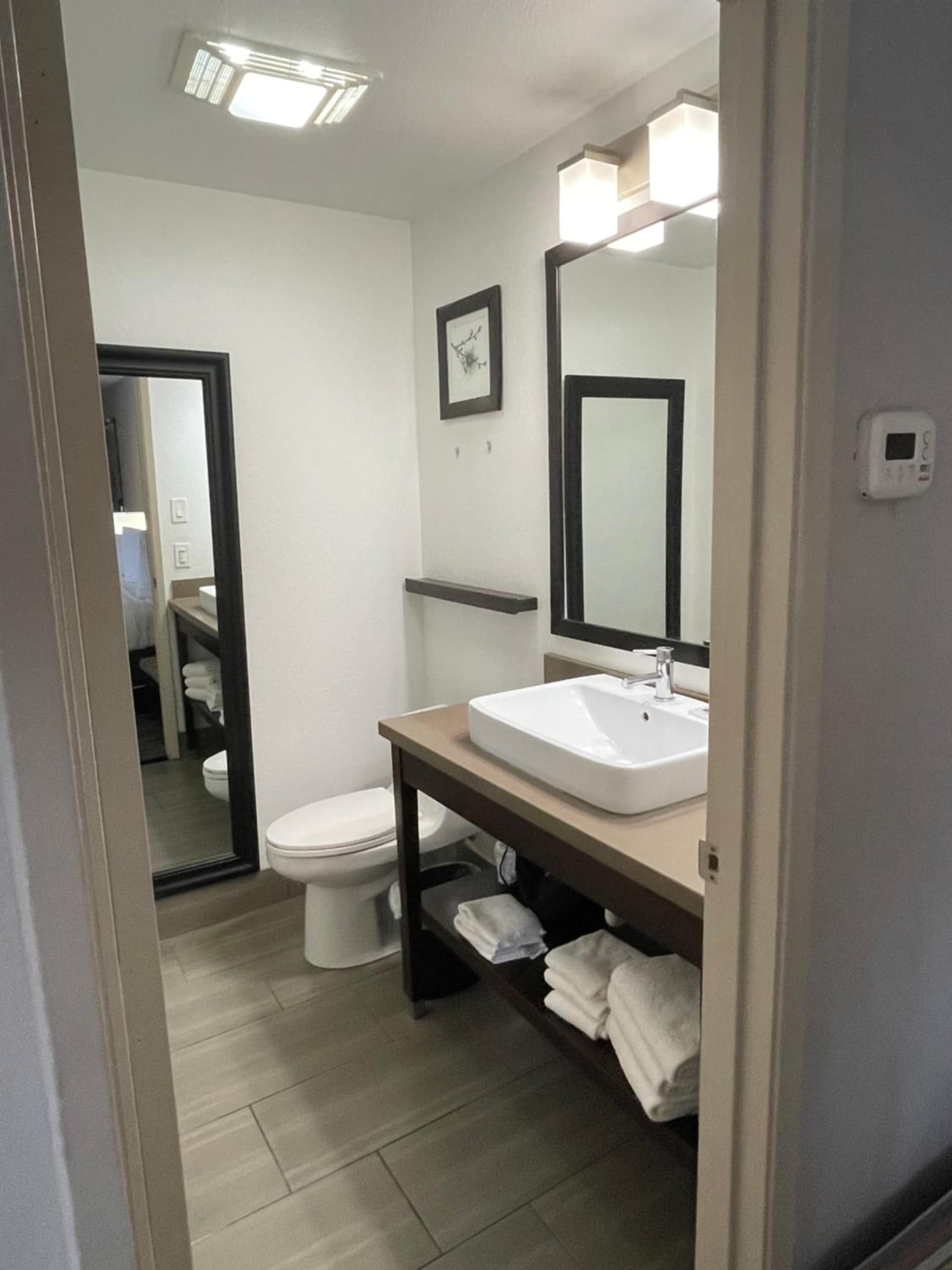 Country Inn & Suites by Radisson, Bakersfield, CA gallery photo in Bakersfield, CA — image 55
