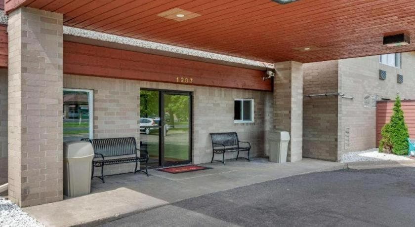 Econo Lodge gallery photo in River Falls, WI — image 21