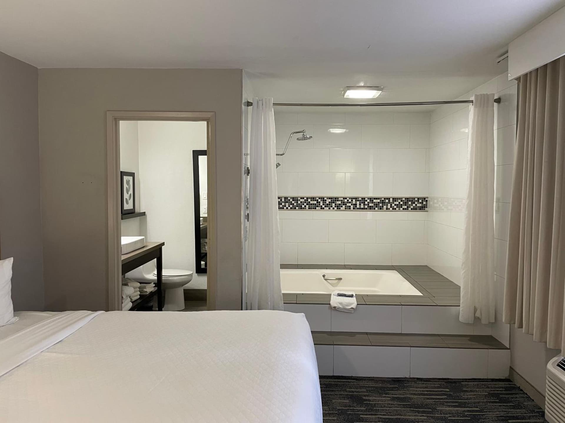 Country Inn & Suites by Radisson, Bakersfield, CA gallery photo in Bakersfield, CA — image 15