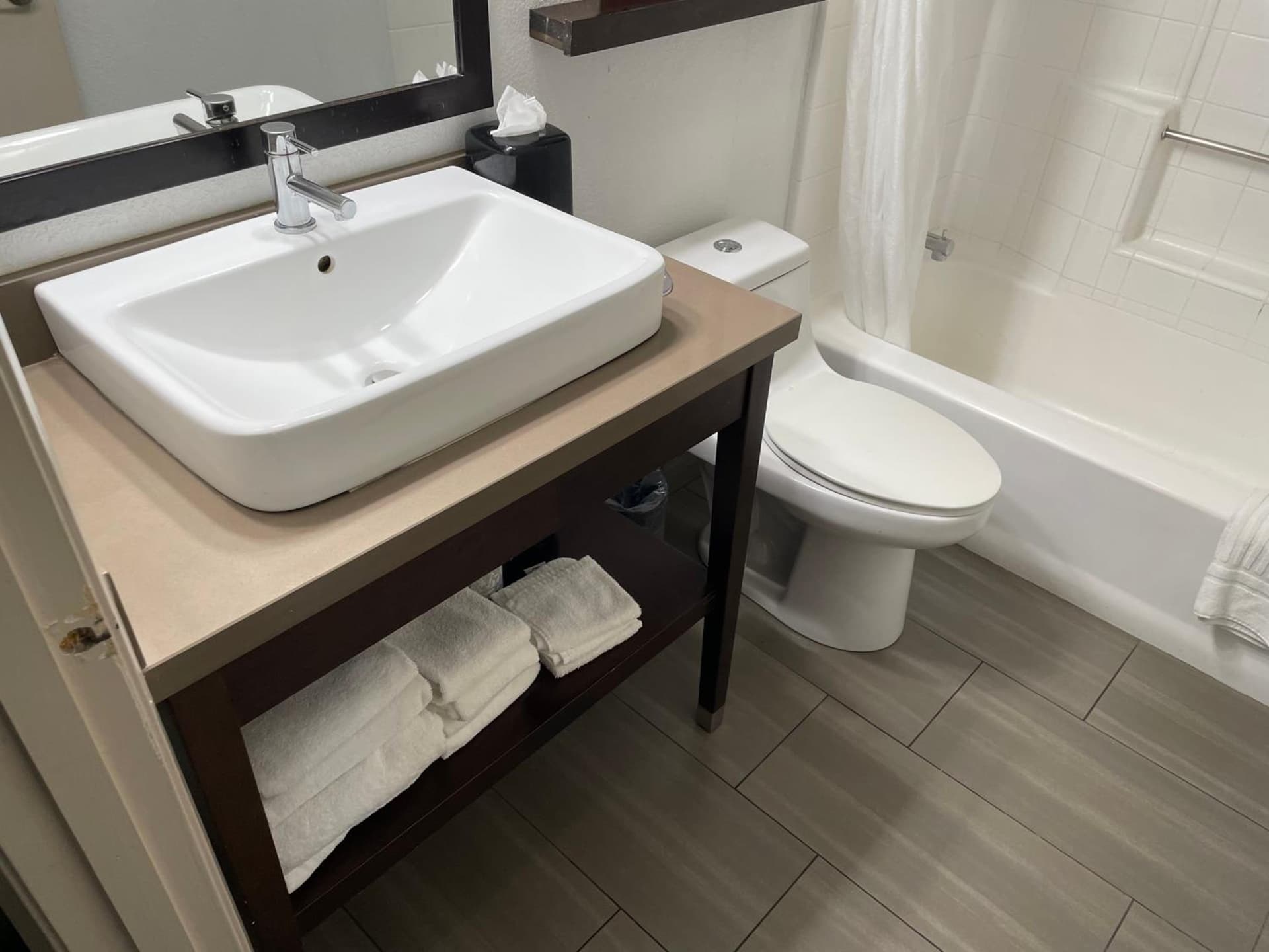 Country Inn & Suites by Radisson, Bakersfield, CA gallery photo in Bakersfield, CA — image 46