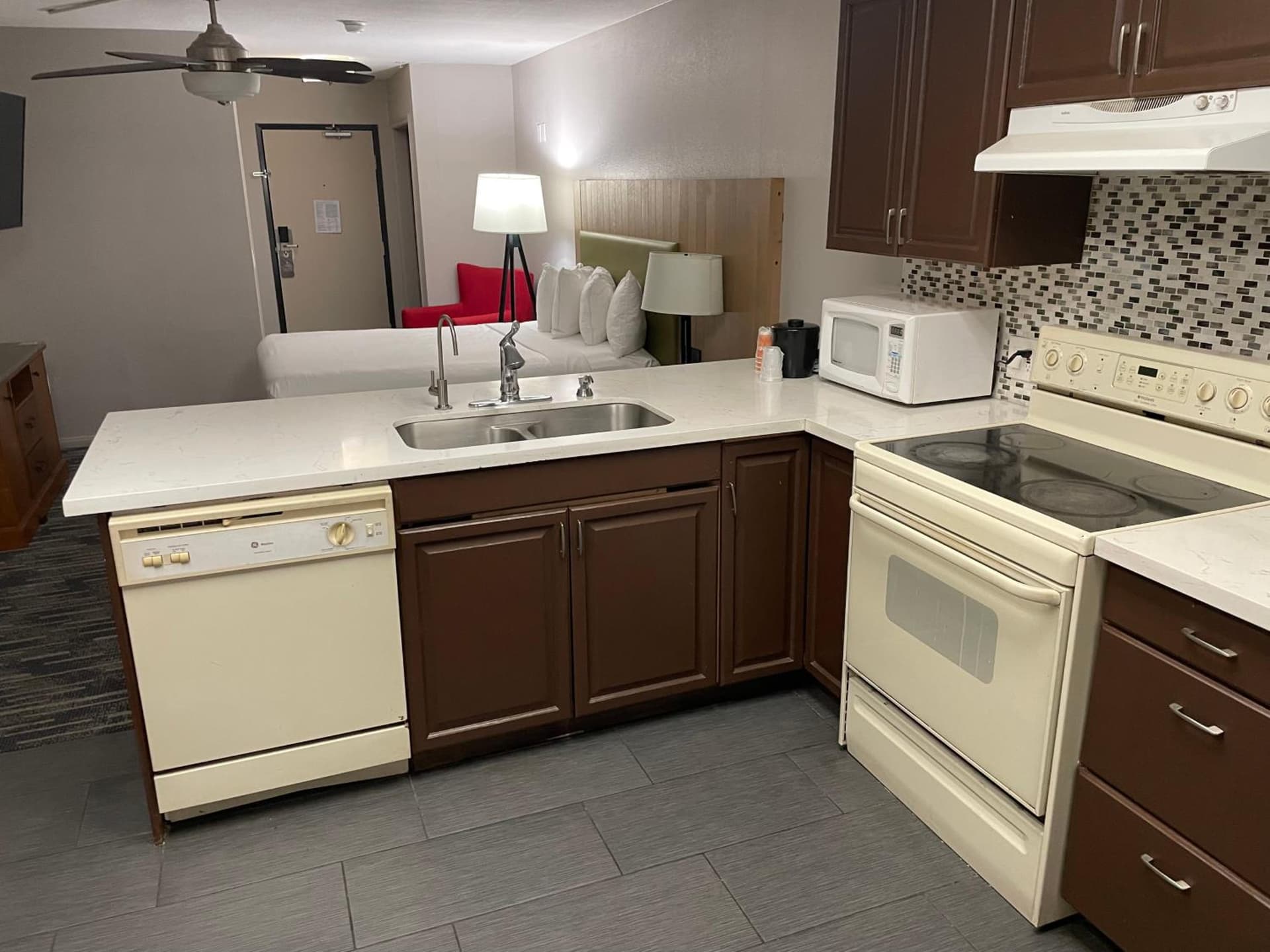 Country Inn & Suites by Radisson, Bakersfield, CA gallery photo in Bakersfield, CA — image 38