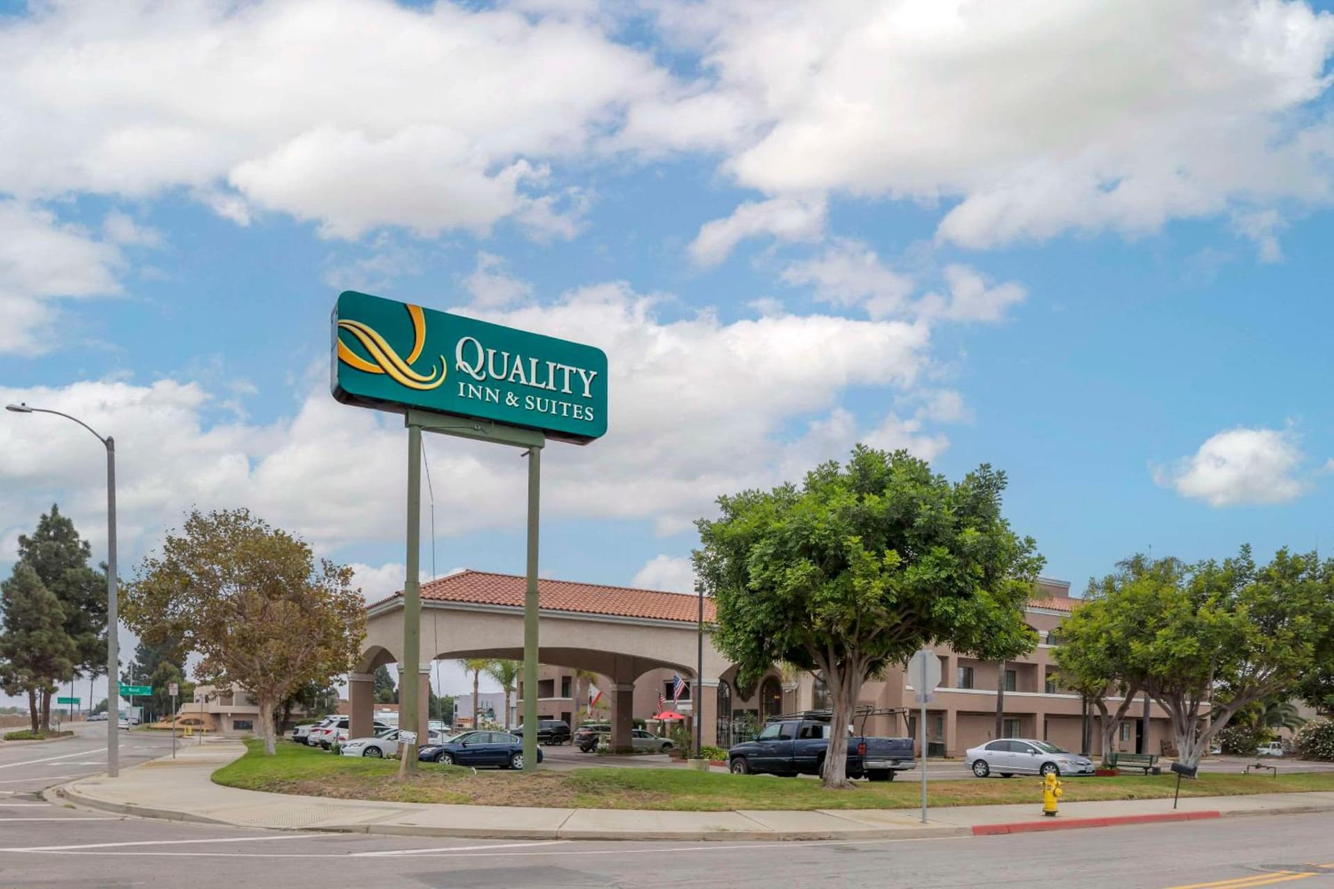 Quality Inn & Suites Camarillo-Oxnard property views in Camarillo, CA — gallery photo 3